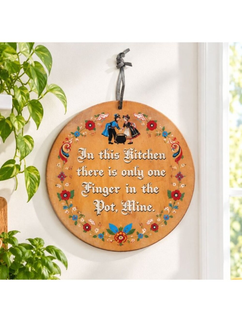 Vintage Wooden Kitchen Wall Hanging With Folk Art Design & Humorous Quote Round